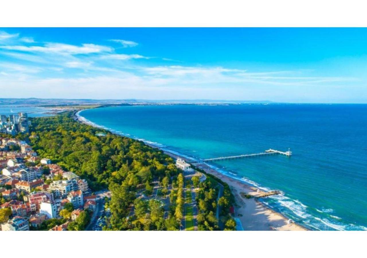 Luxury Apartment On The First Line To The Sea Burgas Exterior photo